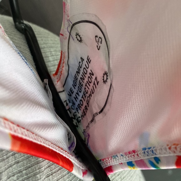 New swimsuit XS - Picture 3 of 4